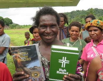 1602026_Thousands of King bilong Glori books take wing with MAF