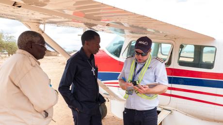 Evangelist Elisha (middle) , Pastor Lemashon (left) and Pilot Jarkko Korhonen in Malambo (2019)