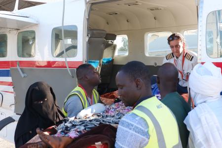 Pilot Becki lifting stab victim