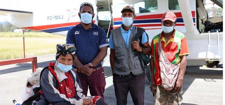 Miok Michael and the patients after landing at Mt Hagen