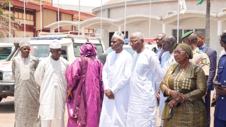 The Prime Minister, the Minister of Health and some members of the government present to receive the injured.