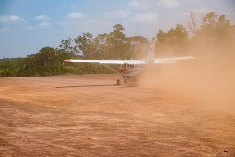 GA8 landing on dirt strip