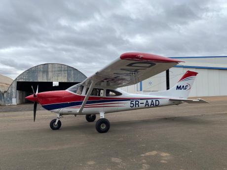 Cessna 182 5R AAD