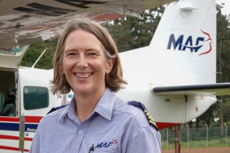 Thousands of King bilong Glori books take wing with MAF