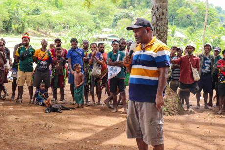 Jacky Lawa conducting HIV awareness at Yambaitok